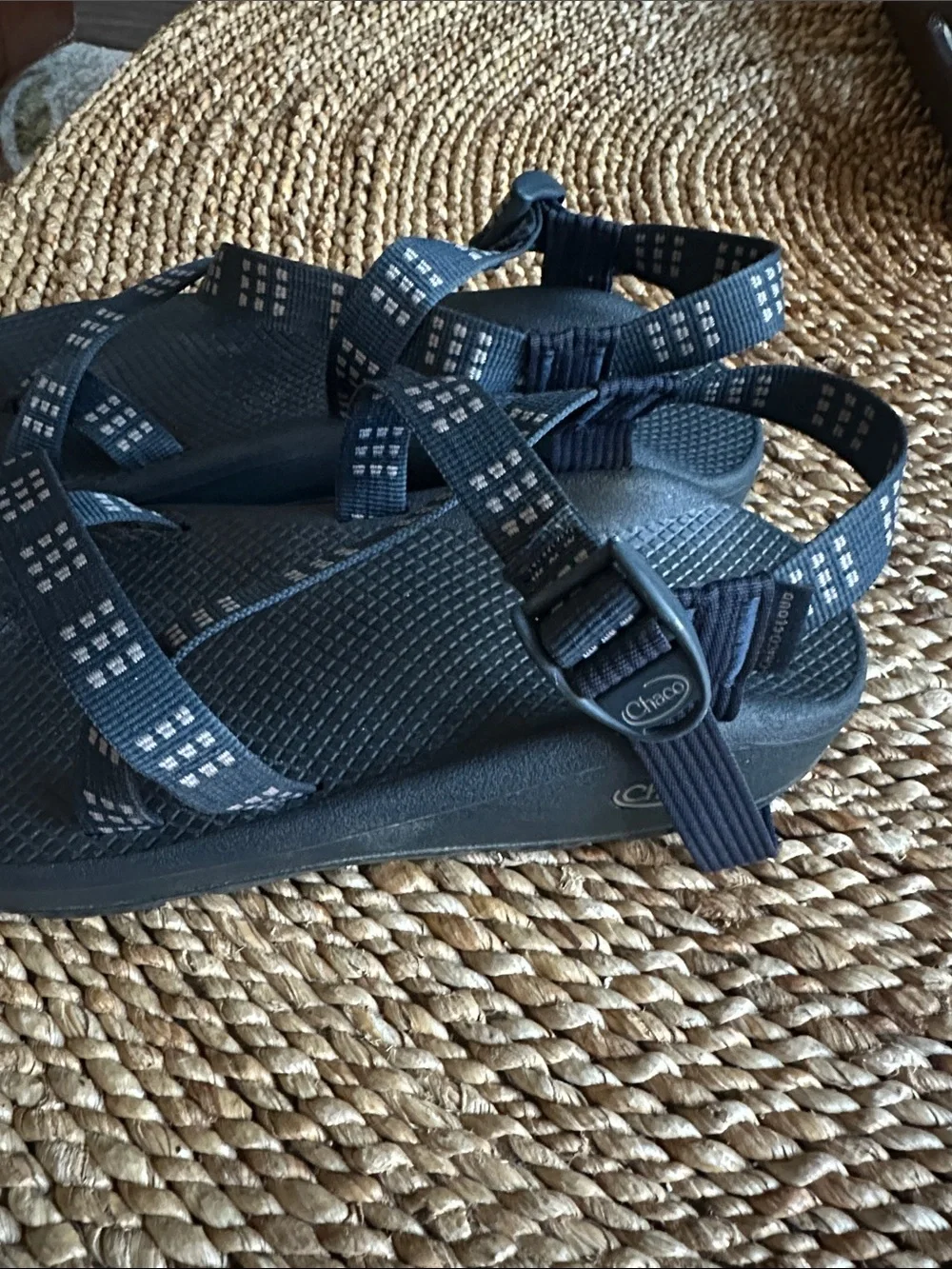 Chaco Mens size 11 Navy Blue Patterned Strap Sandals